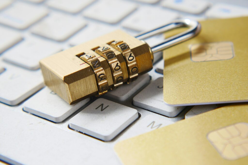 ClicOrdi80 vous permet de vous protéger contre les arnaques et vous conseille pour les bases de la cybersécurité.